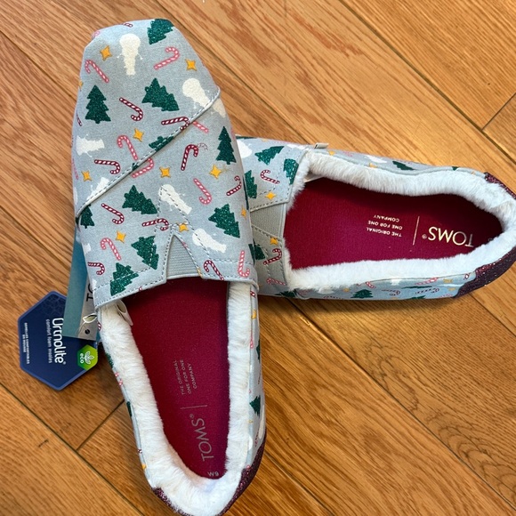 Toms Shoes - TOMS Festive Gray and Red Women's Slippers